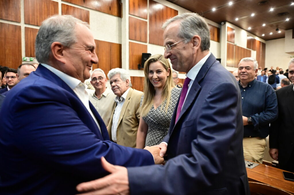 Σαμαράς-Καραμανλής: Το χρονικό μιας προδιαγεγραμμένης επίθεσης στην κυβέρνηση