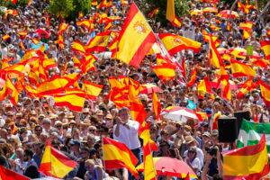 Ισπανία: Την παραίτηση του Σάντσες ζήτησαν χιλιάδες διαδηλωτές