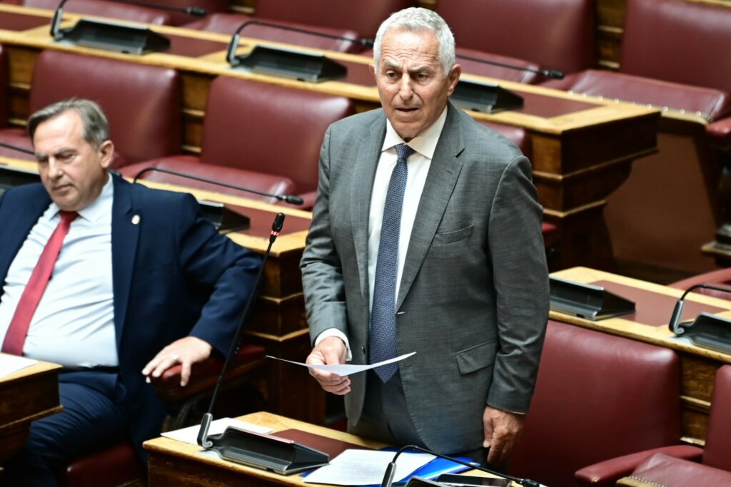 Οι ανακατατάξεις στην ελληνική διπλωματία με αλλαγές σε κρίσιμες πρεσβείες, η στήριξη Γεραπετρίτη και οι σκέψεις Αποστολάκη να “κρεμάσει παπούτσια”
