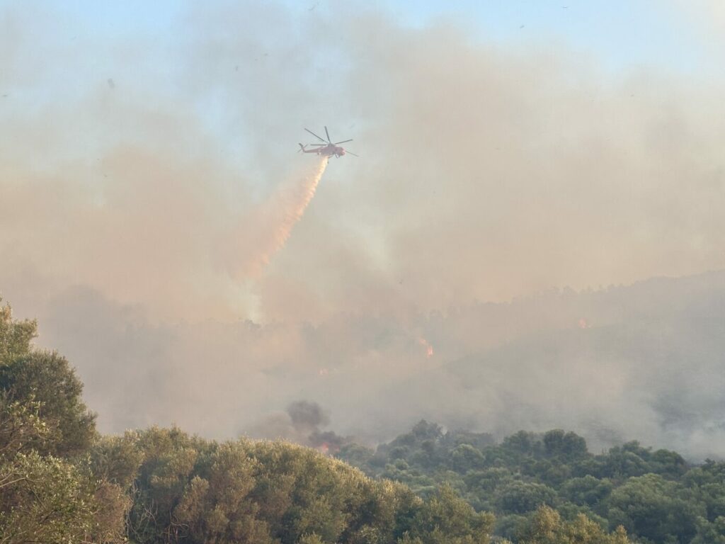 Μεγάλη φωτιά στη Ναύπακτο, εντολή για εκκένωση