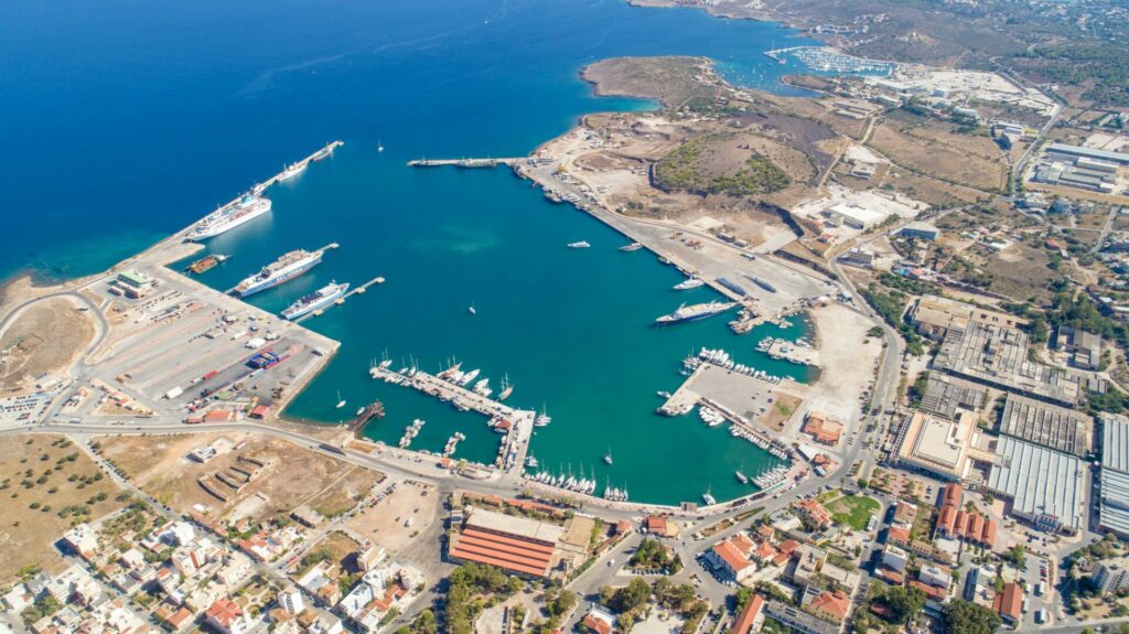 Πέντε δεσμευτικές προσφορές για το Λιμάνι Λαυρίου