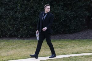 Γιατί ο Elon Musk δεν μπορεί να κάνει για την πολιτική ό,τι κάνει για τη βιομηχανία;