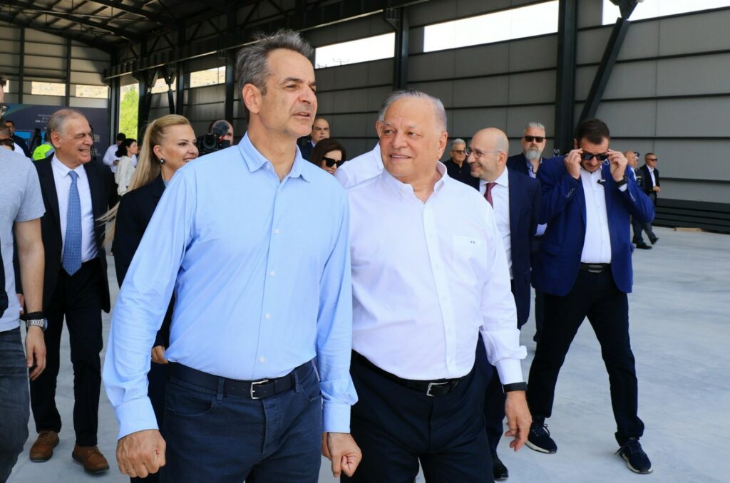 Metlen: Η επίσκεψη Μητσοτάκη στο defence hub του Βόλου