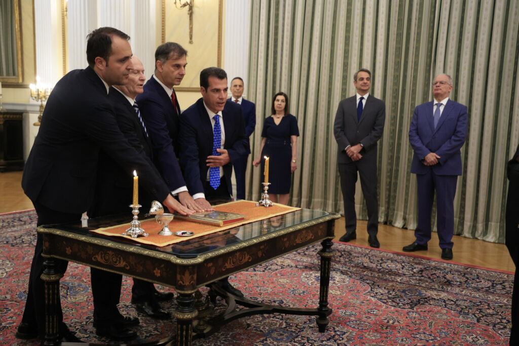 Ορκίστηκαν ο Πλεύρης και οι τρεις υφυπουργοί μετά τις παραιτήσεις για τον ΟΠΕΚΕΠΕ