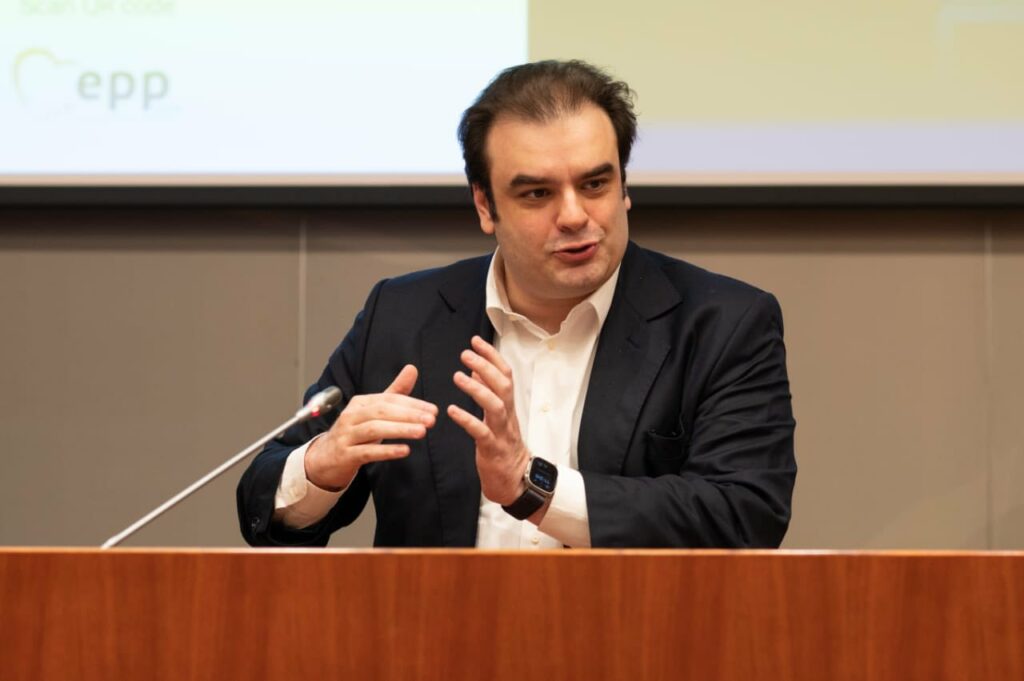 Πιερρακάκης: Ενίσχυση παραγωγικότητας και επιτάχυνση ανάπτυξης με την ΑΙ