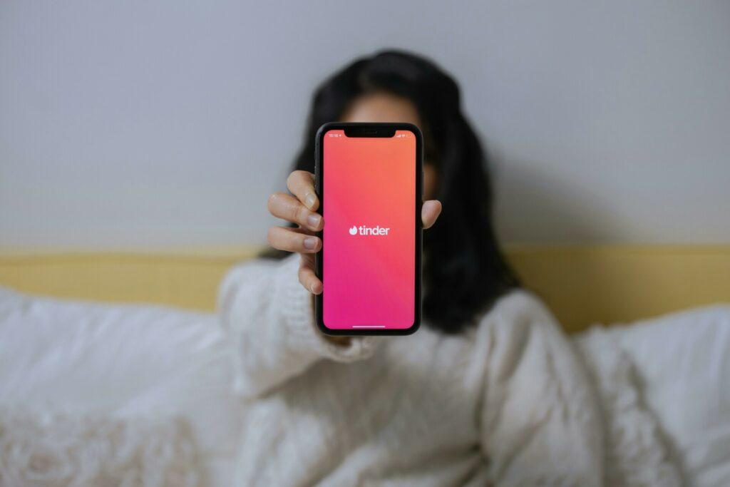 Το Tinder λανσάρει την ανανεωμένη λειτουργία διπλών ραντεβού