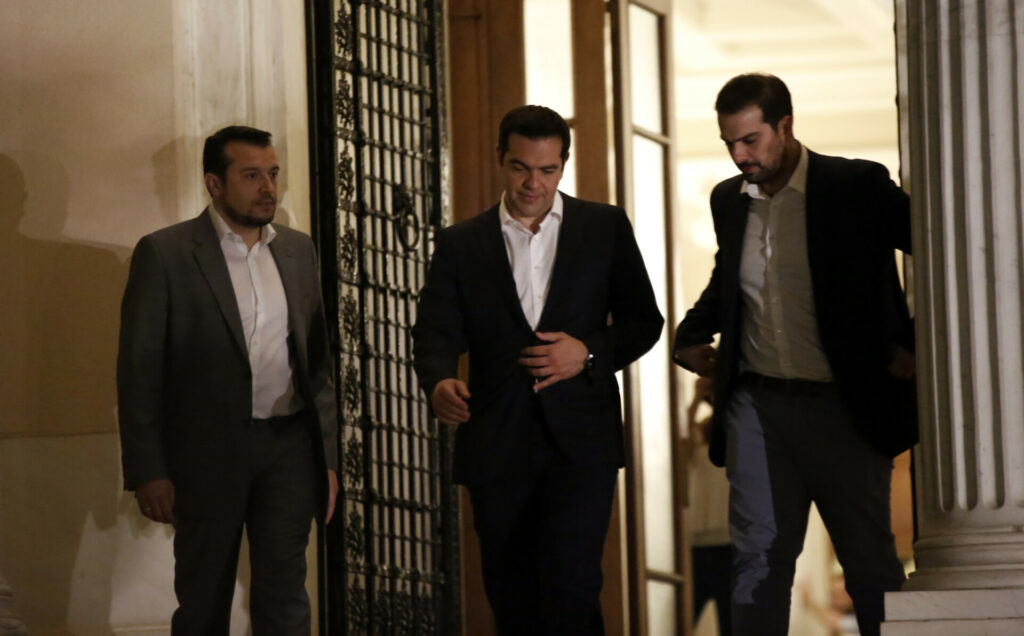 Δέκα χρόνια από το δημοψήφισμα Τσίπρα, τα capital controls και το “όχι” που έγινε “ναι”