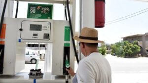 Bενζίνη: Πάνω από 2 ευρώ στα νησιά, η τιμή στην Αττική