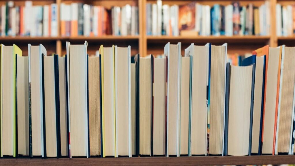 OΠΕΚΑ: Ξεκίνησαν οι αιτήσεις για δωρεάν βιβλία και εισιτήρια θεάτρου