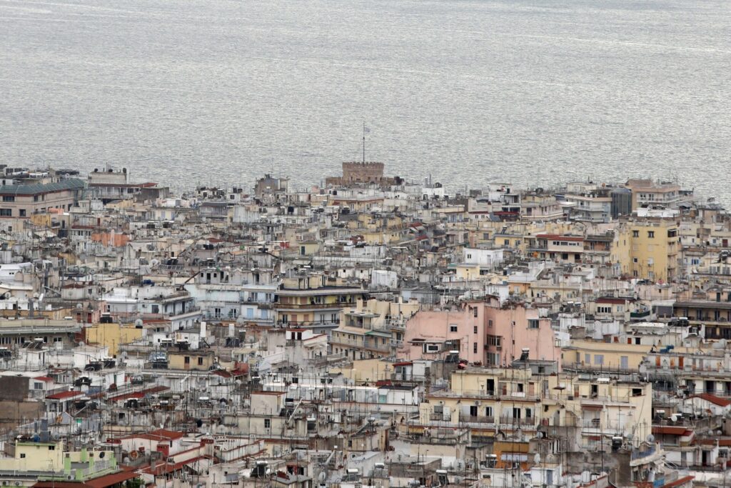 ΑΑΔΕ: Στο στόχαστρο των αρχών εκατοντάδες μεταβιβάσεις & γονικές παροχές