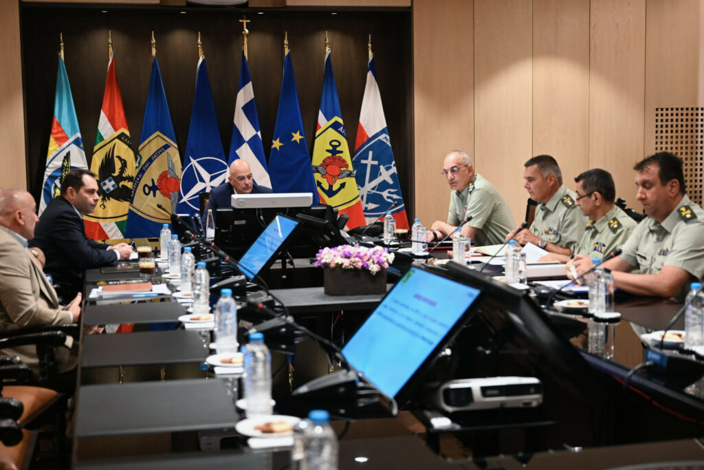 Συνάντηση Δένδια – Πετραλιά για τον Κανονισμό SAFE