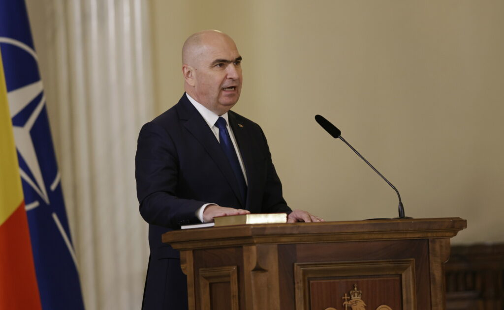 Ρουμανία: Η κυβέρνηση Μπολοζάν εξασφάλισε ψήφο εμπιστοσύνης, προωθεί αυξήσεις φόρων