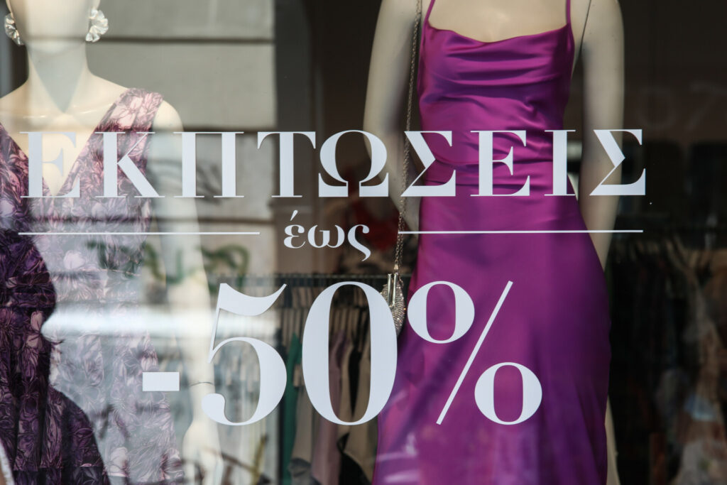 Θερινές εκπτώσεις 2025: Η Κυριακή με ανοιχτά καταστήματα