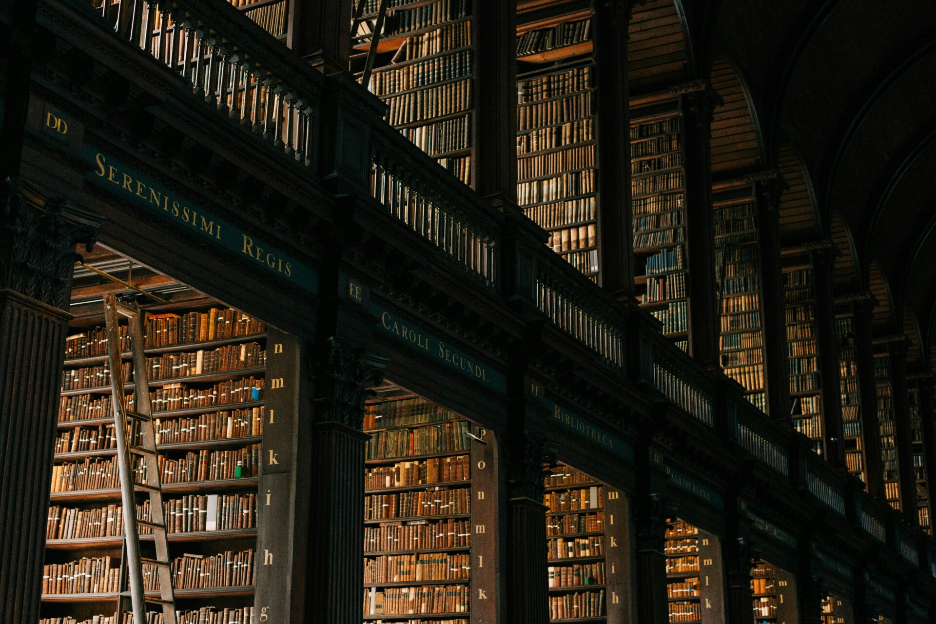 Βιβλιοθήκη Trinity College Dublin © Unsplash