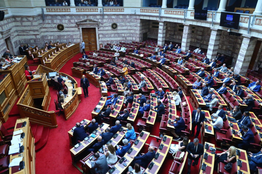 Βουλή: Στα ύψη το θερμόμετρο, μετωπική Κωνσταντοπούλου – Φλώρου