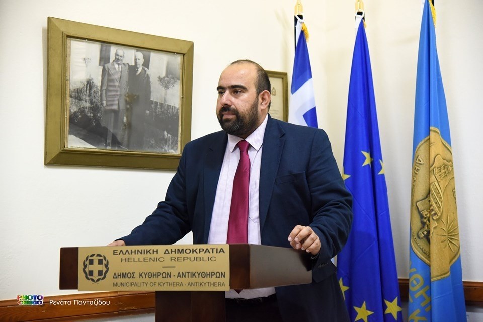 Κύθηρα: Λιποθύμησε o δήμαρχος, εν μέσω συντονισμού για τη φωτιά