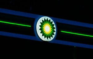 BP: Βουτιά 5% της μετοχής μετά την αναστολή επαναγοράς μετοχών