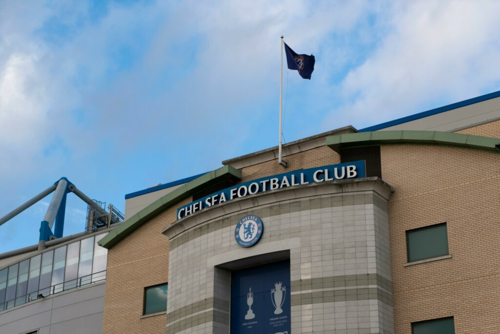 UEFA: Πρόστιμο για παραβιάσεις του Cost Control σε Τσέλσι, Άστον Βίλα, Μπαρτσελόνα και Λιόν