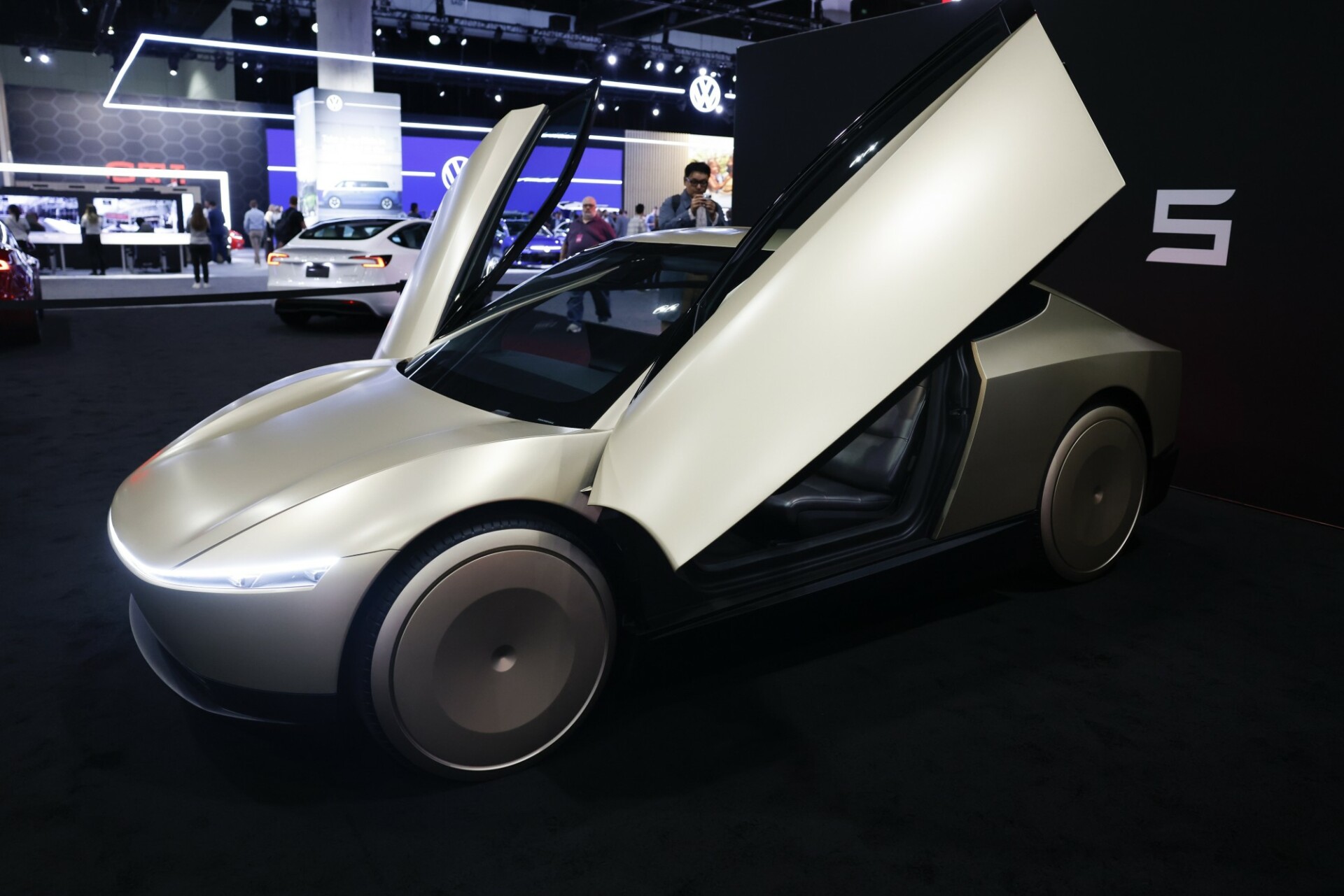 TESLA CYBER CAB