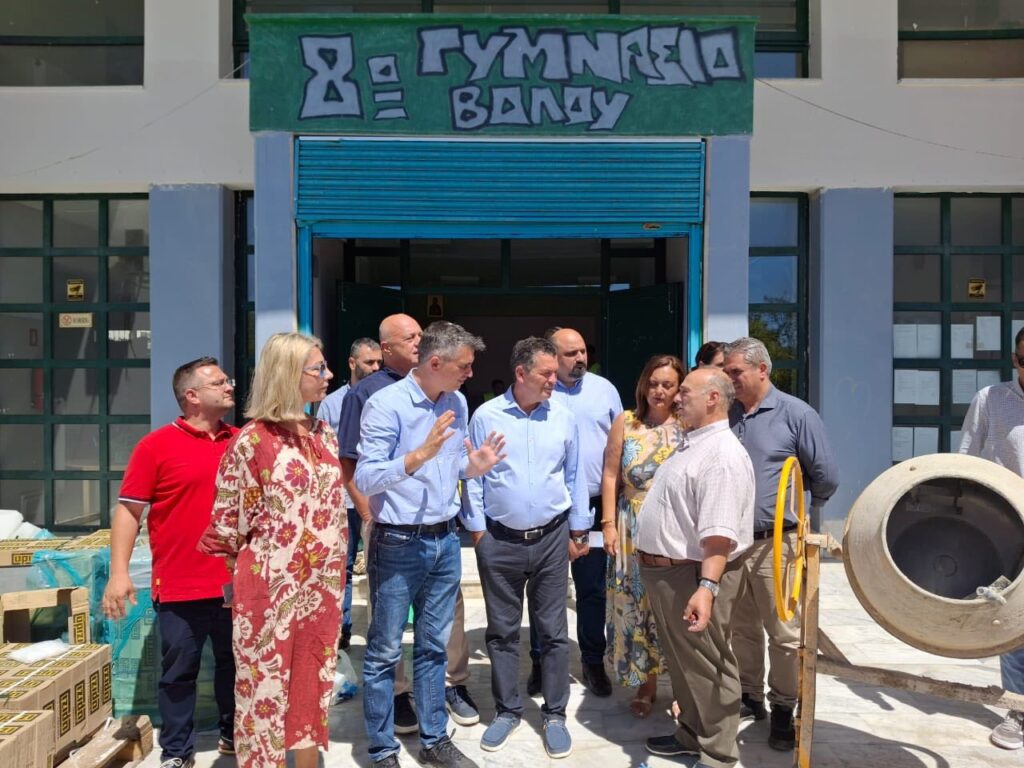 Σε σχολεία του Βόλου και στη γέφυρα στο Αλιγαρόρεμα ο Δήμας