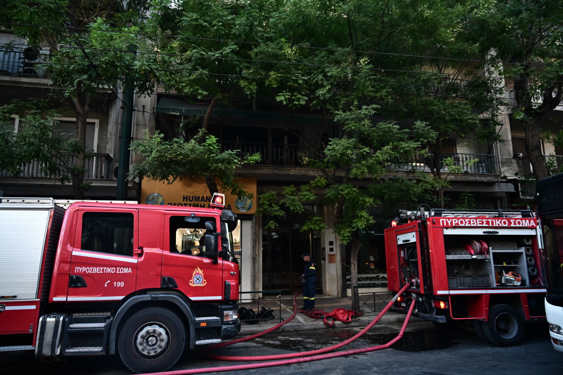 Φωτιά στο σπίτι του Πέτρου Φιλιππίδη © ΚΩΣΤΑΣ ΤΖΟΥΜΑΣ/ EUROKINISSI