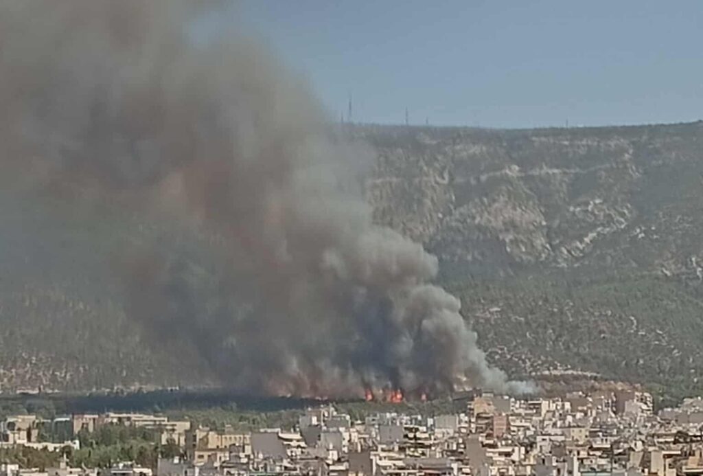 Φωτιά τώρα στην Πολυτεχνειούπολη Ζωγράφου, εστάλη μήνυμα 112