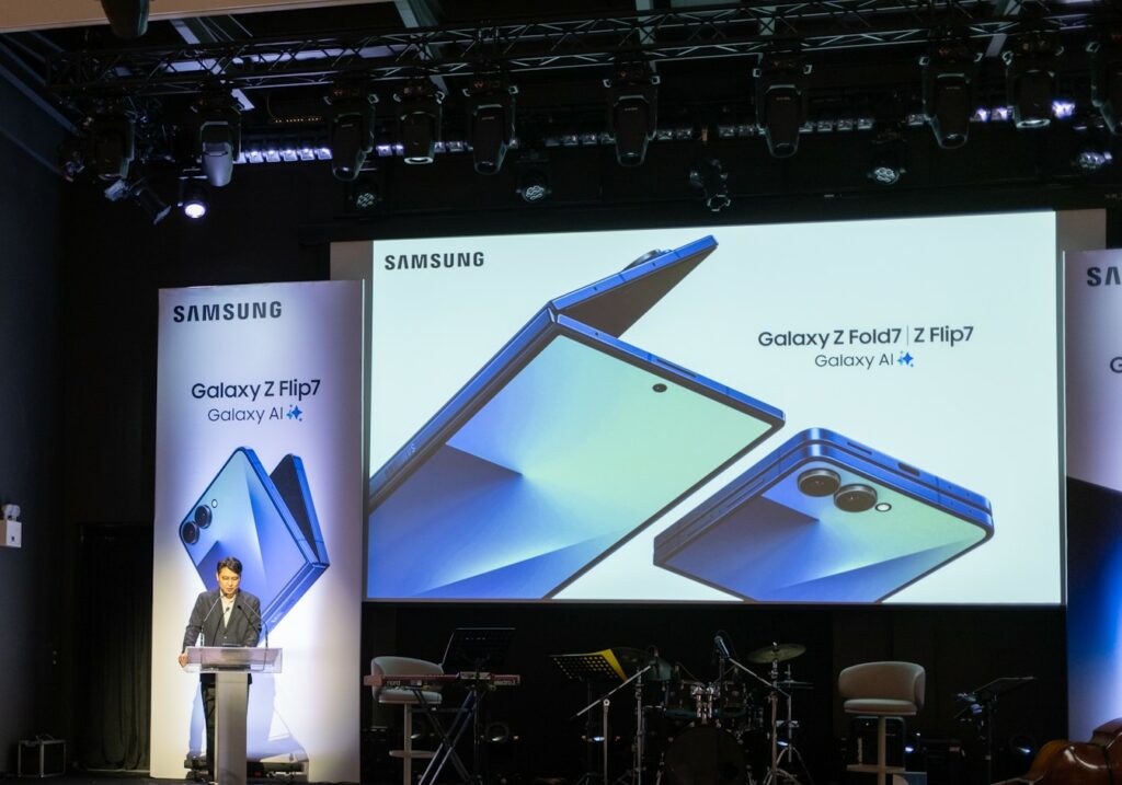 Samsung: Νέα αναδιπλούμενα smartphones και νέα smartwatches