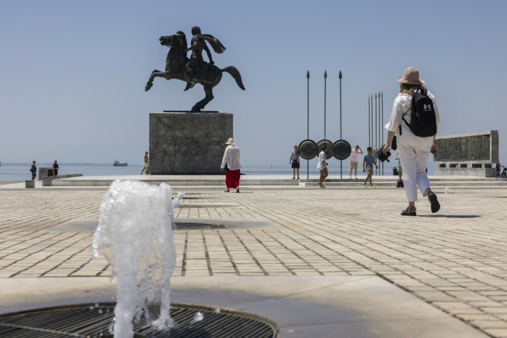 Καύσωνας: Θερμοκρασίες μέχρι 44 βαθμούς – Νέα παράταση στο “καμίνι”