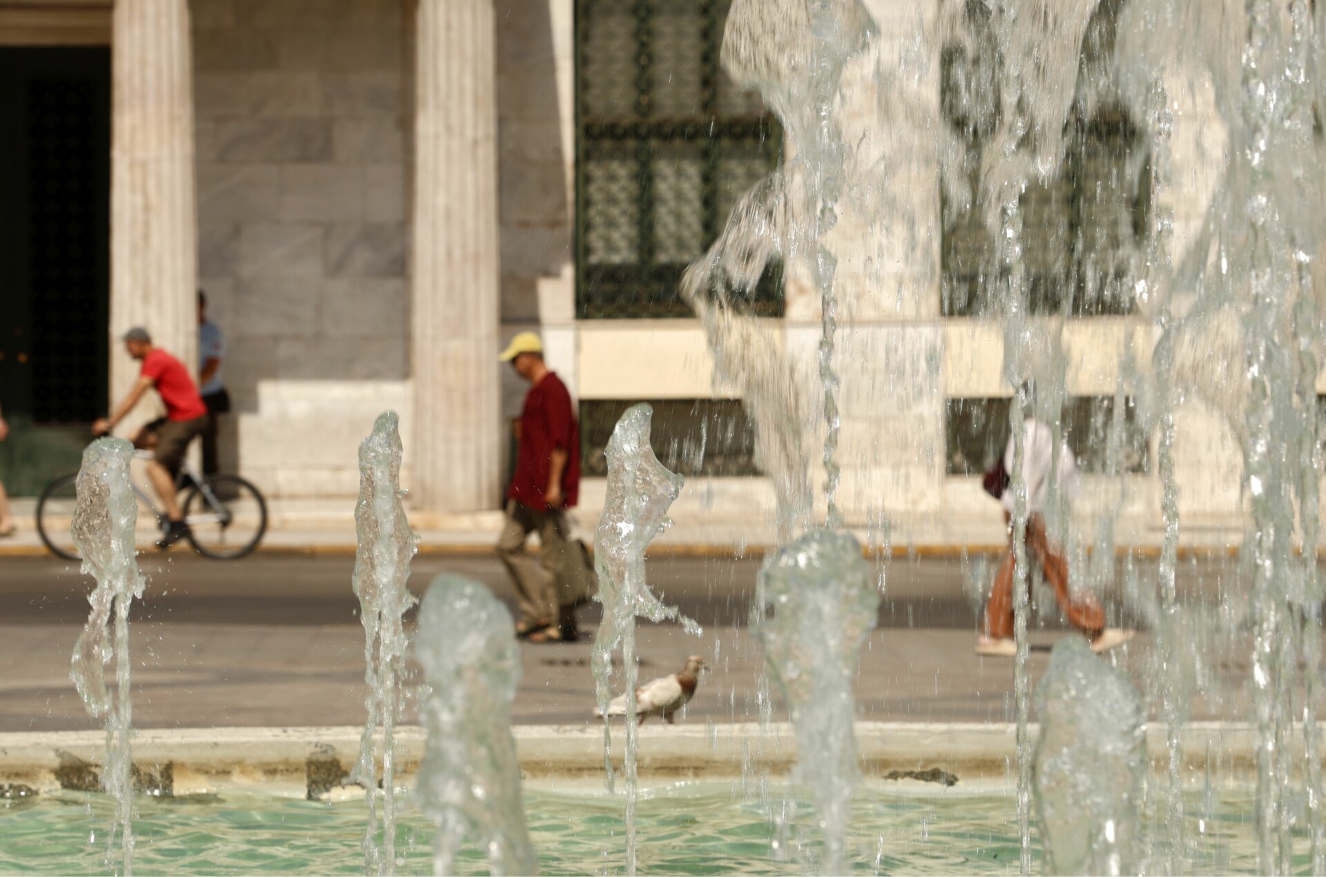 ΥΨΗΛΕΣ ΘΕΡΜΟΚΡΑΣΙΕΣ ΠΕΡΙΒΑΛΛΟΝΤΟΣ ΣΕ ΣΥΝΘΗΚΕΣ ΚΑΥΣΩΝΑ ΣΤΟ ΚΕΝΤΡΟ ΤΗΣ ΑΘΗΝΑΣ