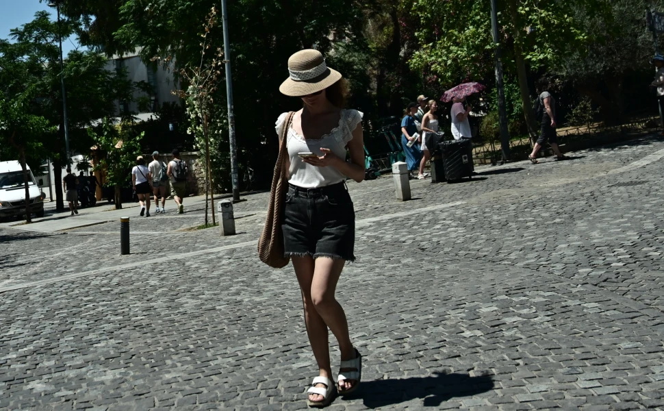 Έρχεται καύσωνας με ένταση και διάρκεια, τι λένε οι μετεωρολόγοι