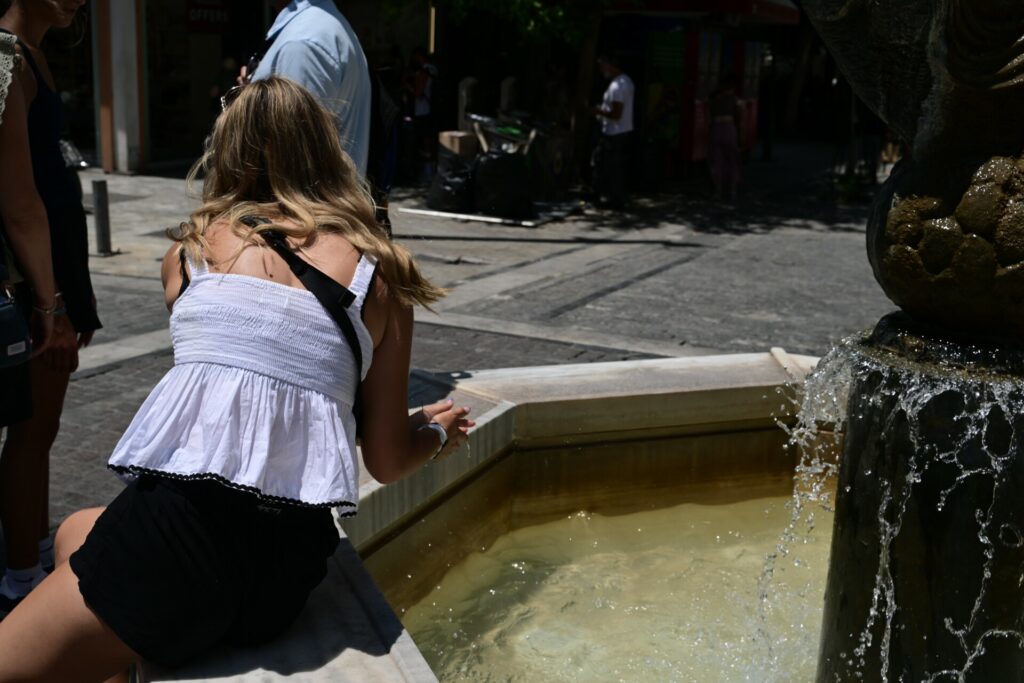 Νέος καύσωνας φέρνει 42αρια – Ποιες περιοχές θα “ψηθούν”