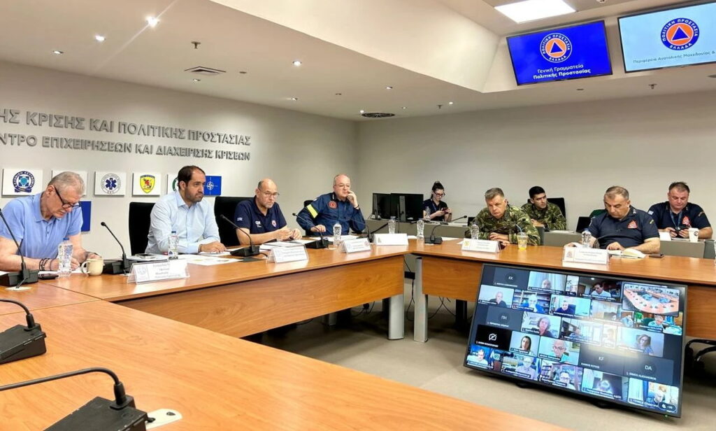 Σύσκεψη για τον πιο σκληρό καύσωνα του καλοκαιριού-Τι αποφασίστηκε