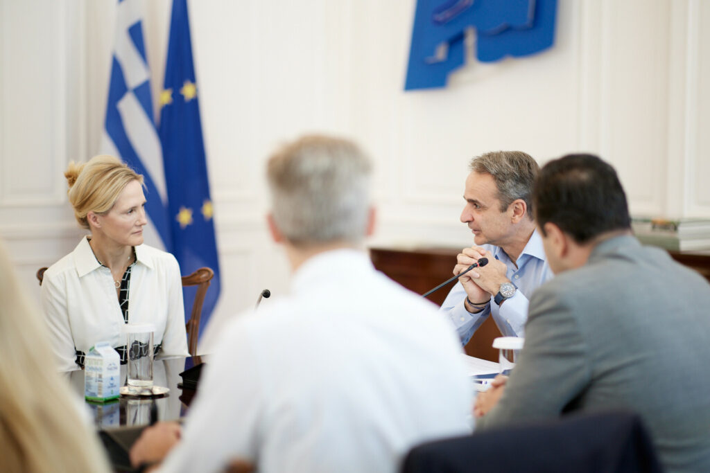 Συνάντηση Μητσοτάκη με την αντιπρόεδρο της Meta για την ψηφιακή ενηλικίωση