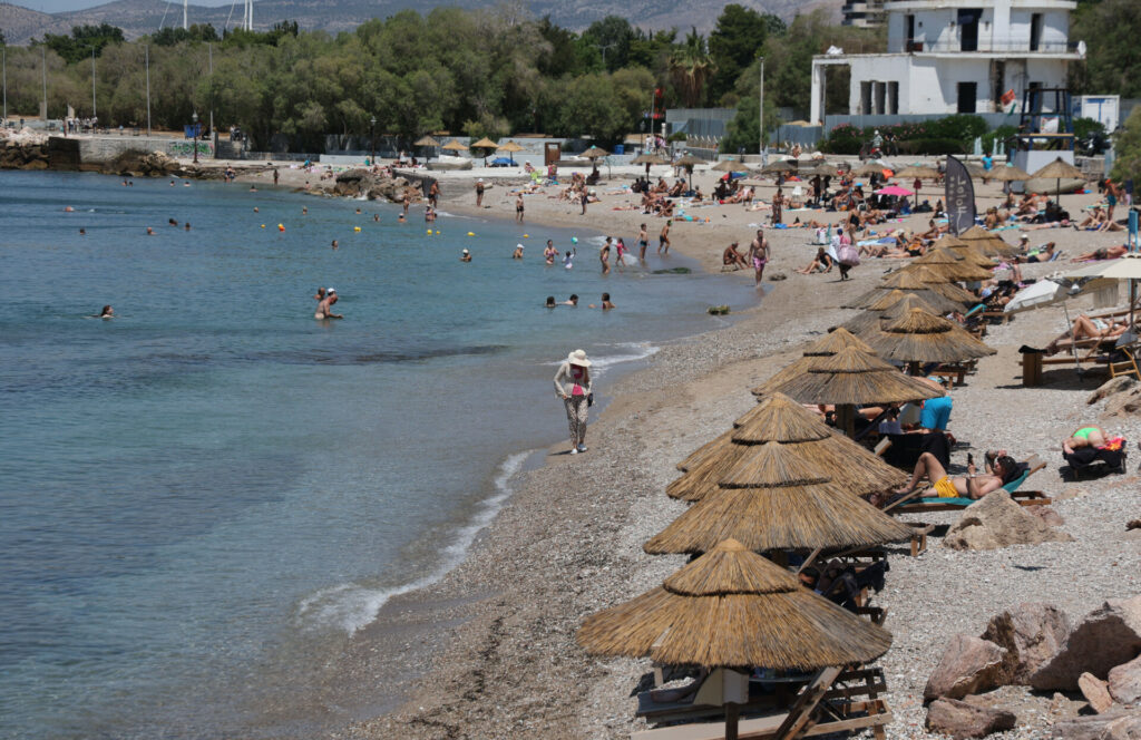 MyCoast: 2.967 καταγγελίες για παράνομες καταλήψεις παραλιών