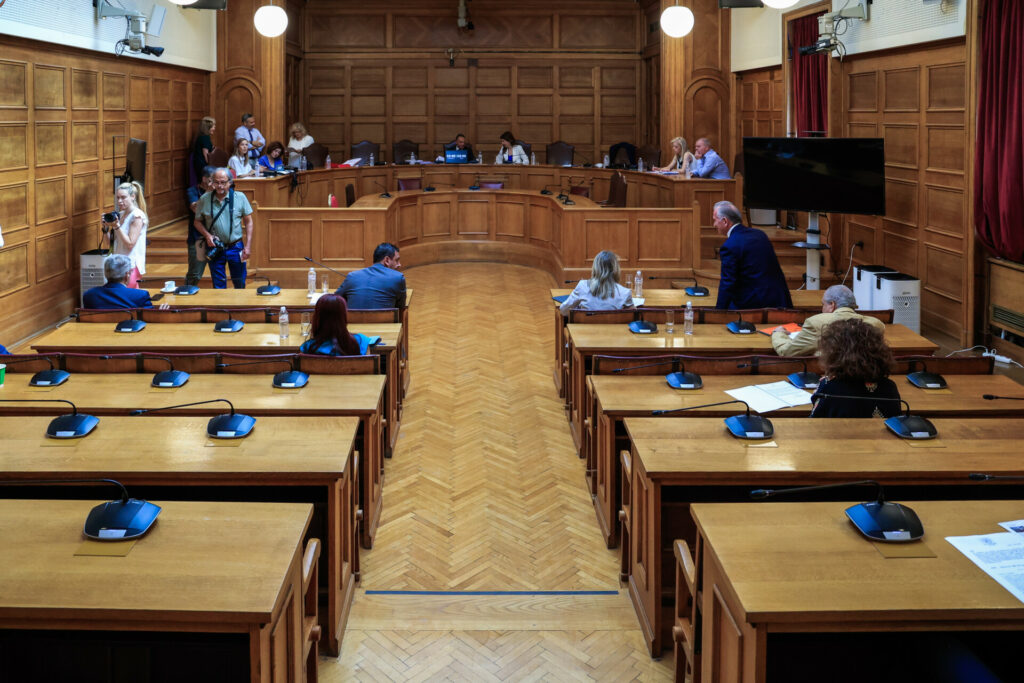 Αποχώρησαν ΠΑΣΟΚ και ΣΥΡΙΖΑ από την Προανακριτική για τον Καραμανλή