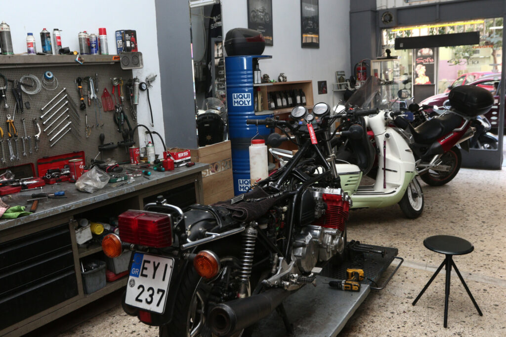 Απεργία συνεργείων: Πότε τελειώνει, τι ζητούν οι ιδιοκτήτες