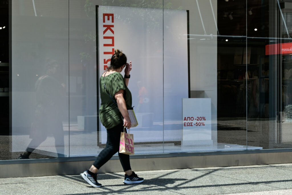 Θερινές εκπτώσεις 2025: Ποια καταστήματα θα είναι ανοιχτά την Κυριακή