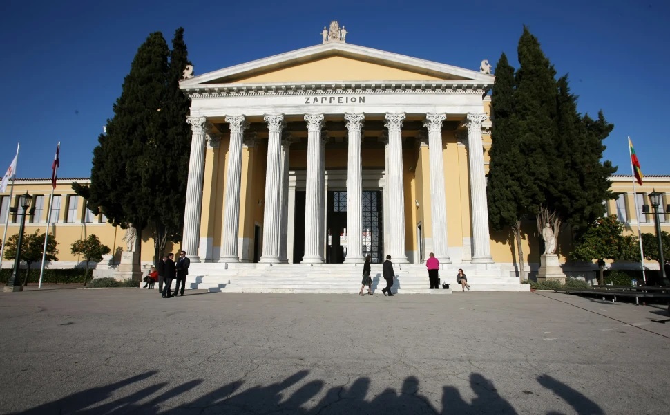 67χρονη αυτοπυρπολήθηκε μπροστά στην Αίγλη Ζαππείου