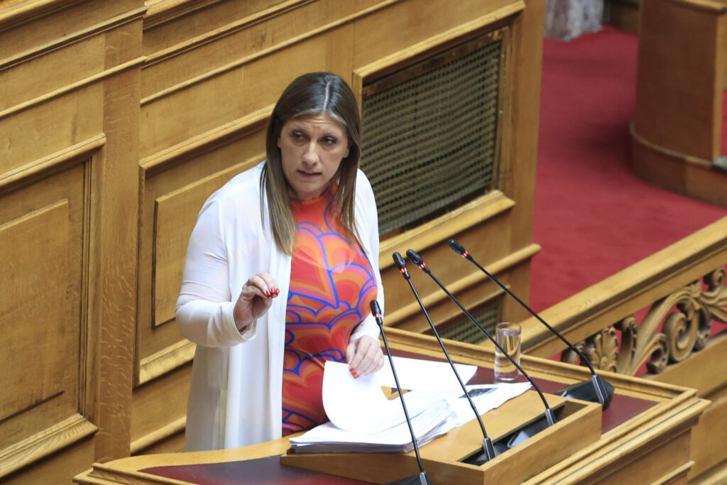 Άγρια κόντρα Κωνσταντοπούλου-Πλεύρη: “Είστε ρατσιστής”, “Είστε η πρόεδρος της Βουλής της Μόριας”
