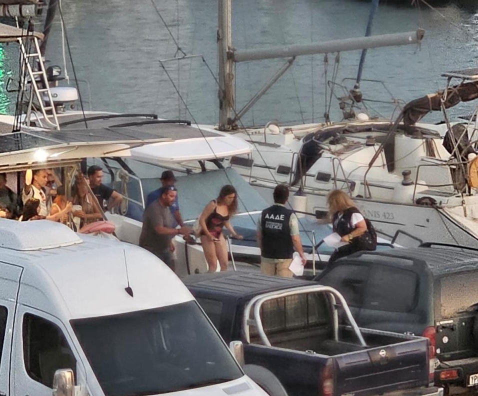 ΑΑΔΕ: Σαρωτικοί έλεγχοι, φοροδιαφυγή και πρόστιμα σε ημερόπλοια της Σαντορίνης