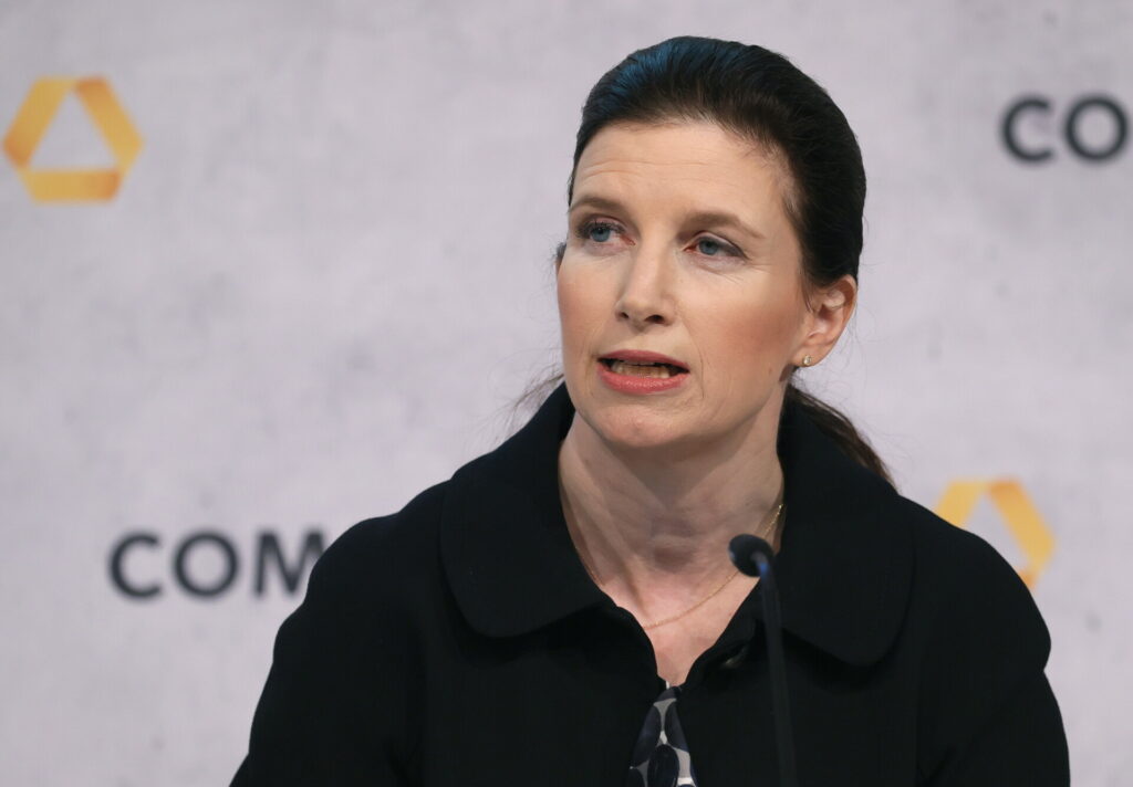 Commerzbank: Πλήγμα στα έσοδα θα φέρει συγχώνευση με UniCredit