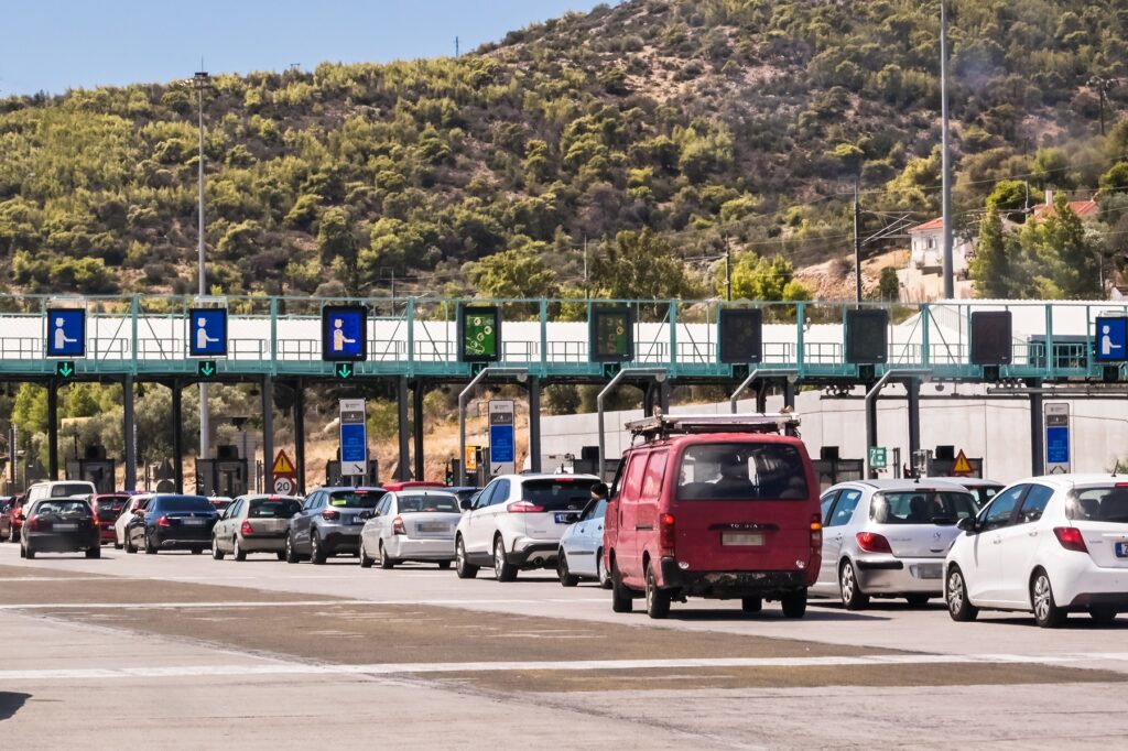 Επιστρέφουν οι αδειούχοι του Αυγούστου, δυσκολίες στα Μέγαρα προς Αθήνα