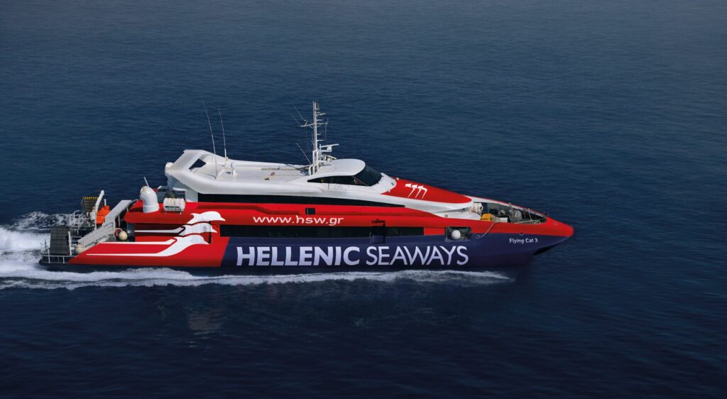 Μηχανική βλάβη στο καταμαράν Flying Cat 3, ταλαιπωρία για 340 επιβάτες