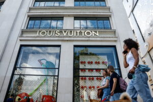 Kατέρρευσαν οι πωλήσεις Louis Vuitton και Dior στο γ’ τρίμηνο, “φτωχαίνει” ο κλάδος της πολυτέλειας