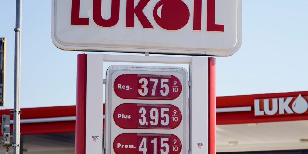 Ρωσία: Η παραγωγή βενζίνης μειώθηκε στο 70% της εγχώριας ζήτησης λόγω των ουκρανικών επιθέσεων