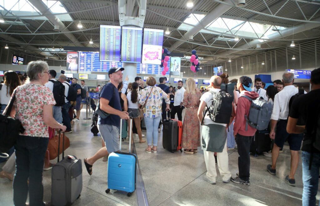 Σε ποιες εθνικότητες στηρίζονται τα τουριστικά έσοδα της Ελλάδας