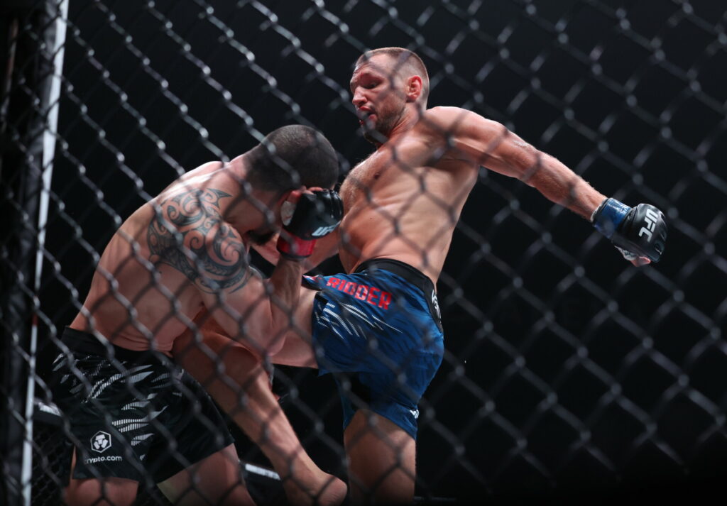 Η Paramount δίνει 7,7 δισ. δολάρια για τα δικαιώματα του UFC