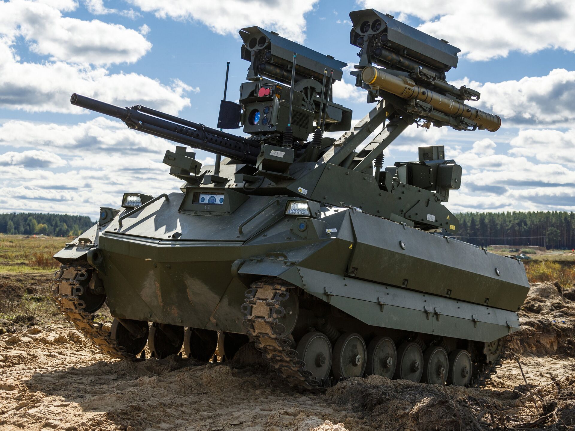 Uran-9-Moving_Russian-MoD