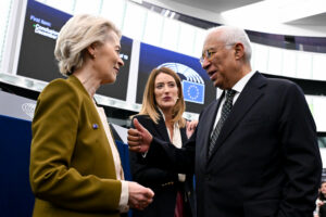 Κομισιόν: Πακέτο στήριξης για τη βιομηχανία, έρχονται νέοι κανόνες