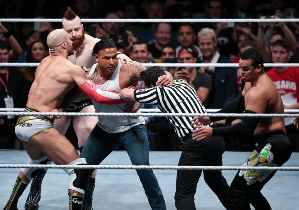 Μονομαχία για τα δικαιώματα του WWE από τους γίγαντες της συνδρομητικής τηλεόρασης
